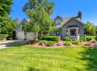 5664 Chestnut Hill Dr, Clarkston, MI