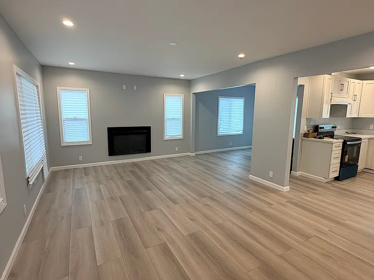 4301 Appian Way — Photo 9
