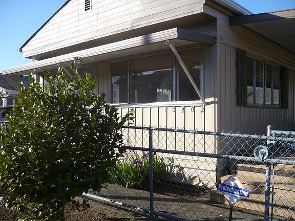 2nd image of 10201 NE 5th St