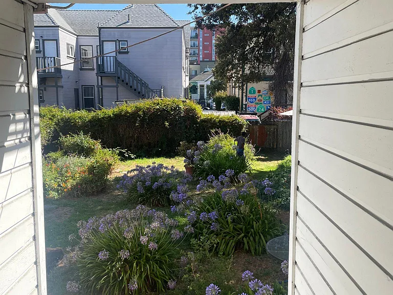611 W Grand Ave #8 — Photo 14