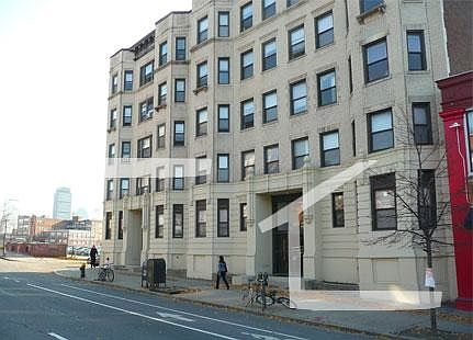 2nd image of 833 Beacon St APT D