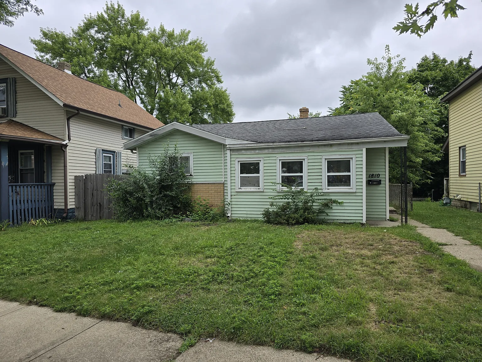 1810 S Twyckenham Dr photo 1