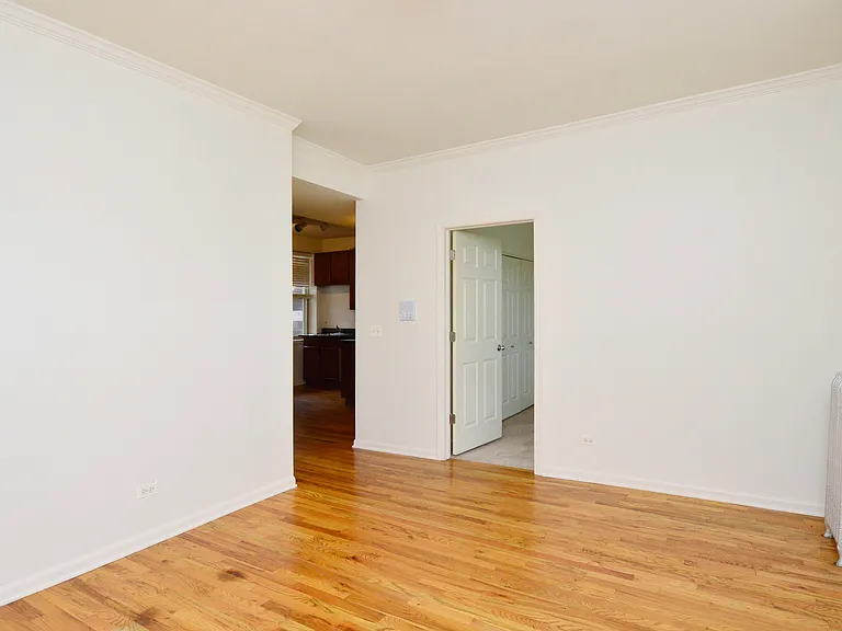 1943 W Chase Ave #2 — Photo 20