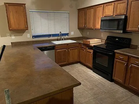 3 bed, 1864 sqft, $1,995 — Photo 2