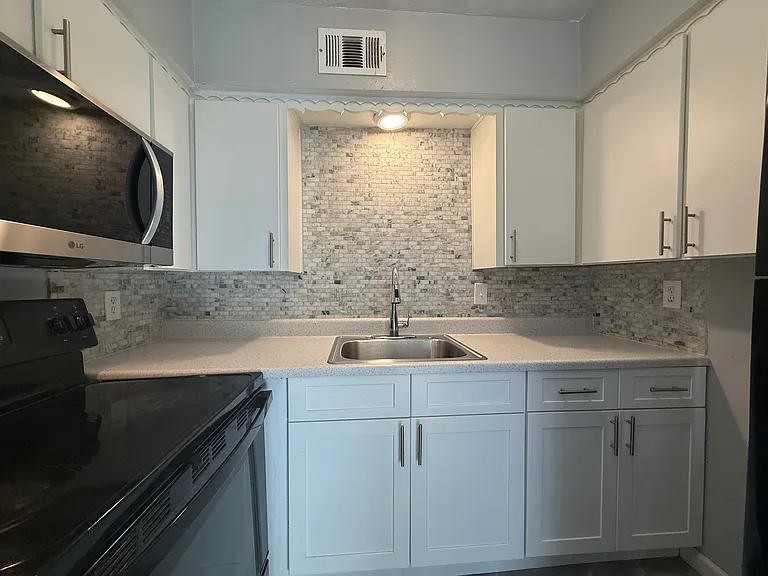 4509 Live Oak St #104 — Photo 6