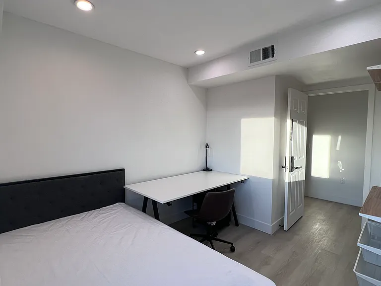 1224 W 37th Pl — Photo 90