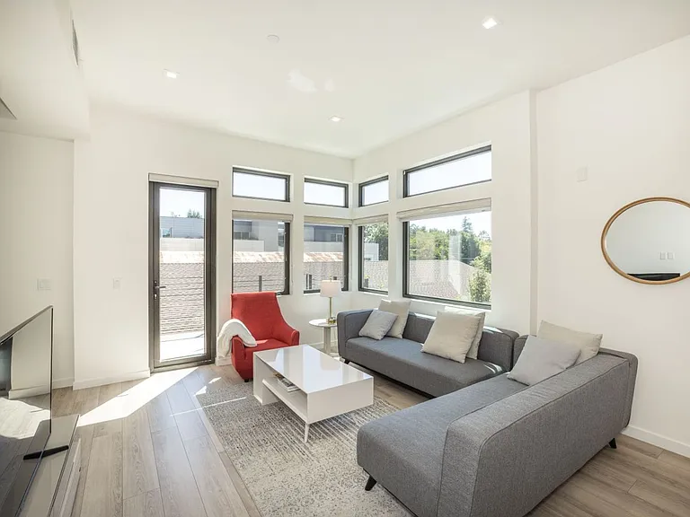 1285 El Camino Real — Photo 10