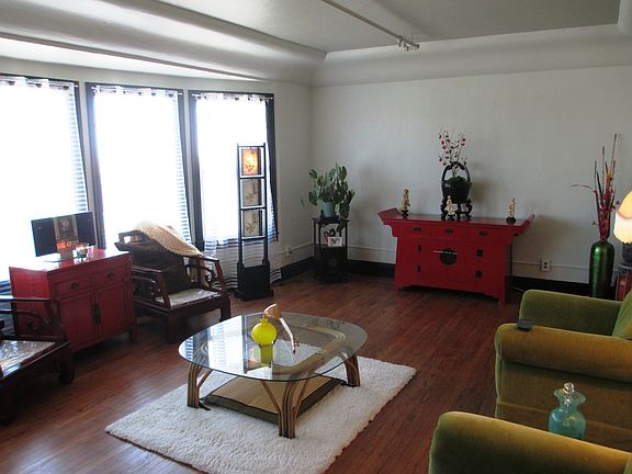 3rd image of 300 Holyoke St