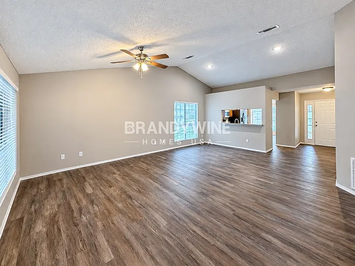 3 bed, 2.0 bath, 1436 sqft, $2,395 — Photo 4