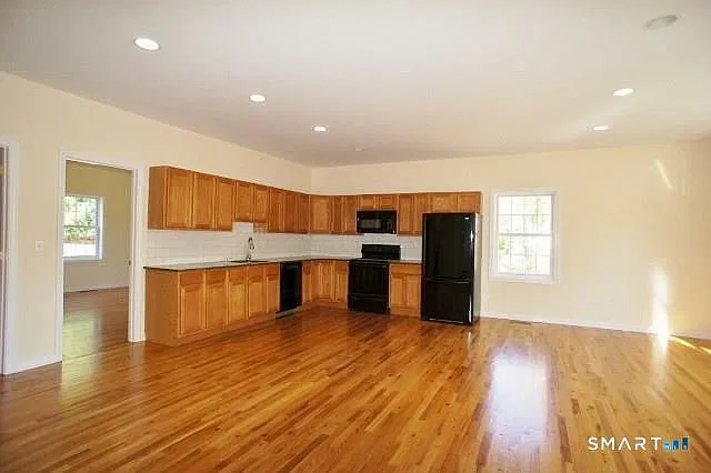 490 Danbury Rd — Photo 2