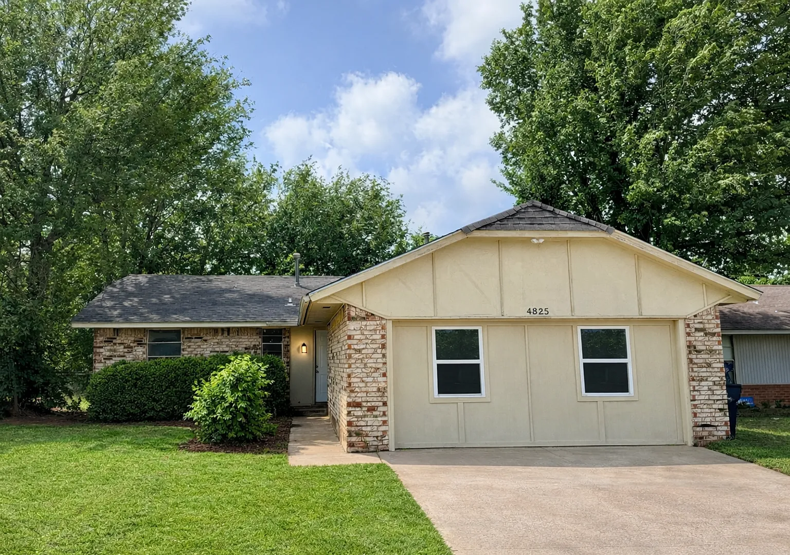 Spacious 5-Bedroom Home Near Tinker AFB and Local Parks — Photo 1