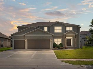 16541 S Parkwood St, Olathe, KS 66062