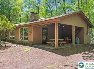 8 Big Boulder Rd, Lake Harmony, PA 18624