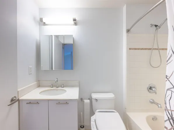 26 Avenue At Port Imperial image 12 of 26