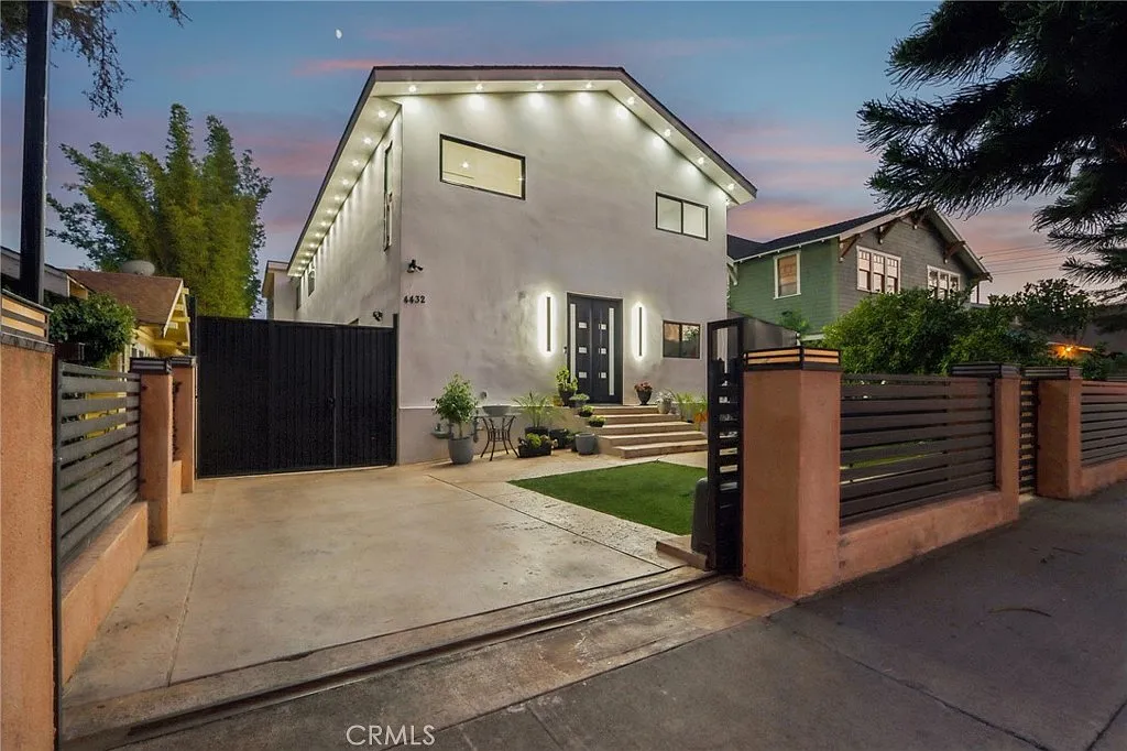 6 bed, 8.0 bath, 4423 sqft, $20,000 — Photo 1