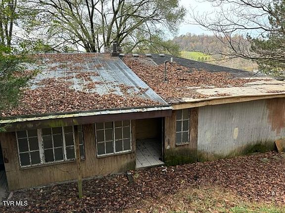 3rd image of 11712 Wallace Pike