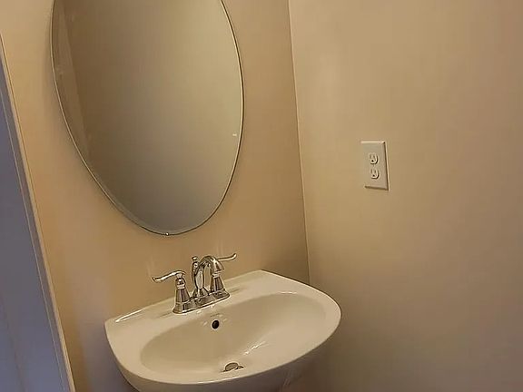 5th image of 2623 Silverthorn Dr