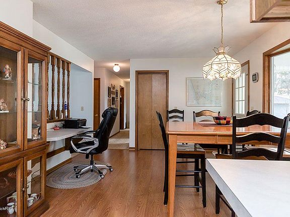 5th image of 17748 Oakwood Dr