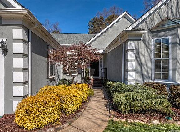 2nd image of 2856 Redfield Dr