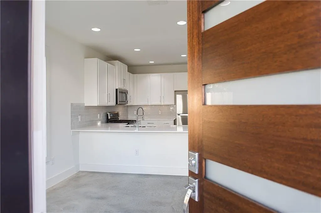 2 bed, 2.5 bath, 959 sqft, $2,200 — Photo 3