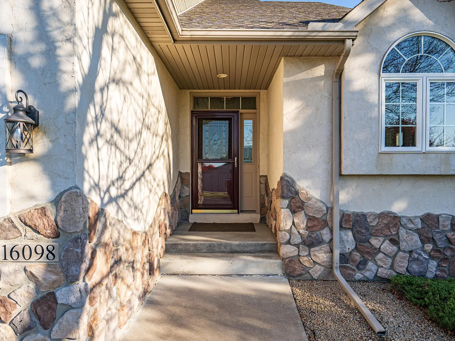3 bed, 3400 sqft, $5,500 — Photo 2