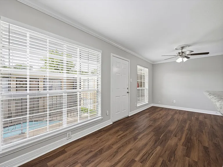Emerson Street Apartments — Photo 3