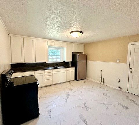 2nd image of 207 Park St E