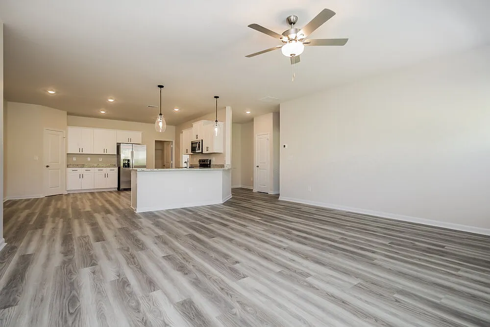 4 bed, 2.0 bath, 2164 sqft, $2,295 — Photo 3
