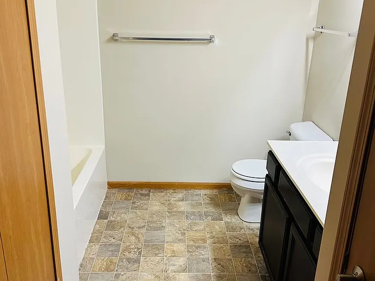 Fairway Glen Apartments — Photo 12