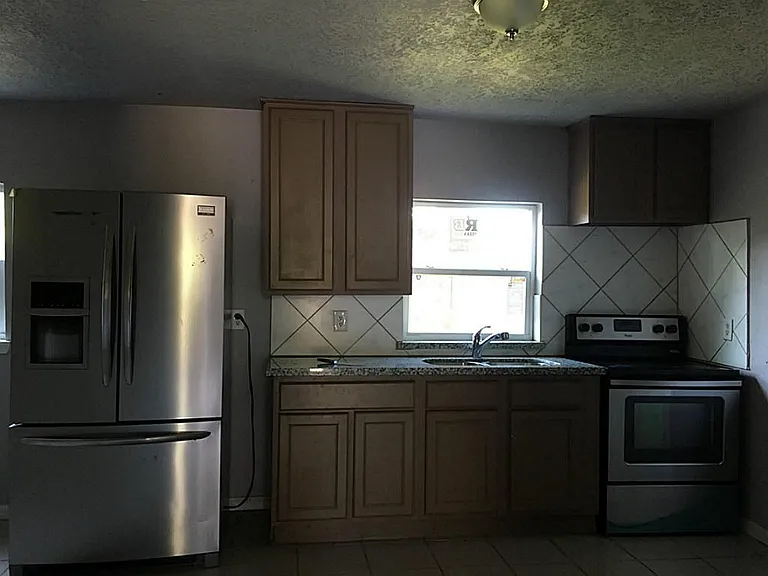 602 Illinois St #1/2 — Photo 5