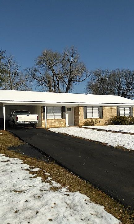1st image of 209 Crest Dr