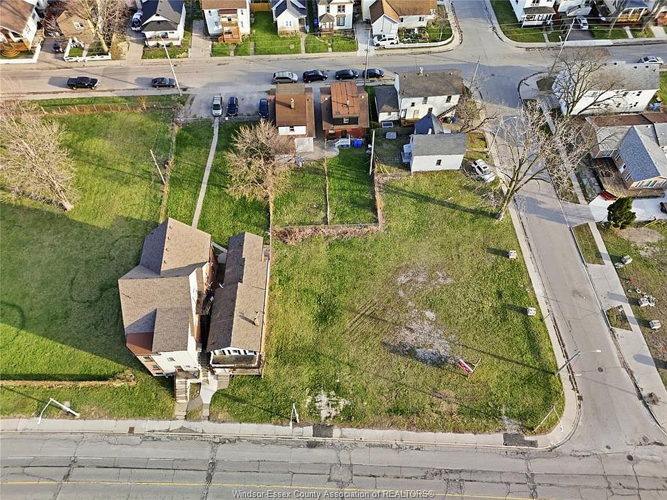 2nd image of 829 Riverside Dr E #819