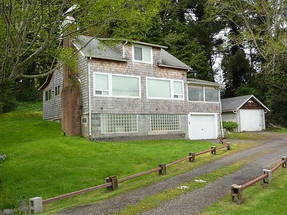2nd image of 2947 NE Lake Dr