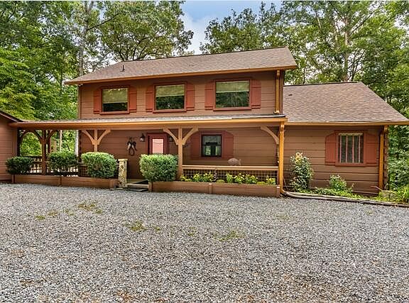 2nd image of 717 Evergreen Ln