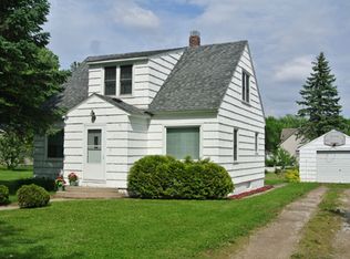 307 S Nicollet St, Winthrop, MN 55396