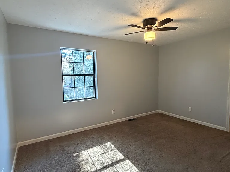 1424 Springleaf Cir SE — Photo 2