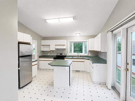 4th image of 71322 W Range Road 262 #121a & 121b