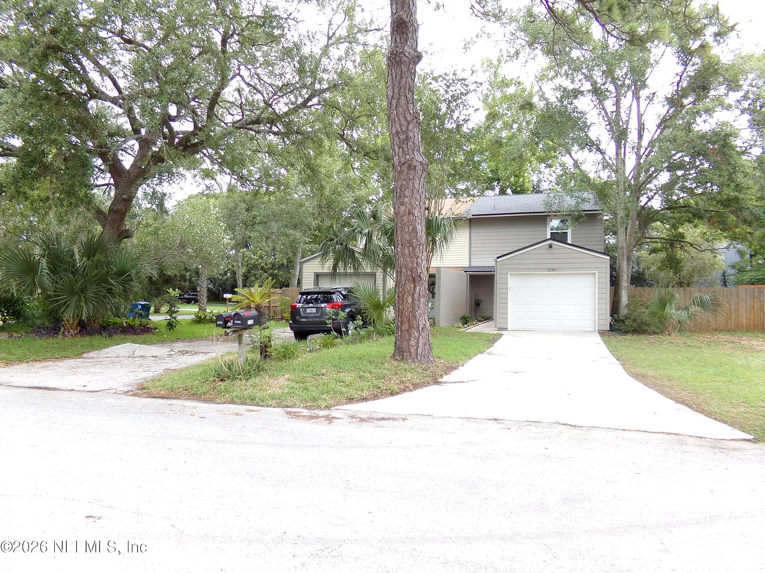2 bed, 1.5 bath, 1321 sqft, $2,300 — Photo 2