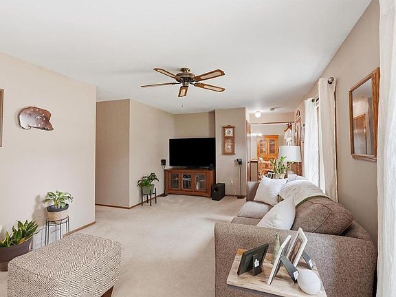 5th image of 107 Shepard COURT