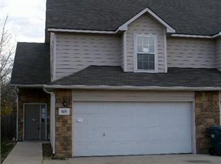 628 N Wrigley Ln, Lawrence, KS 66044