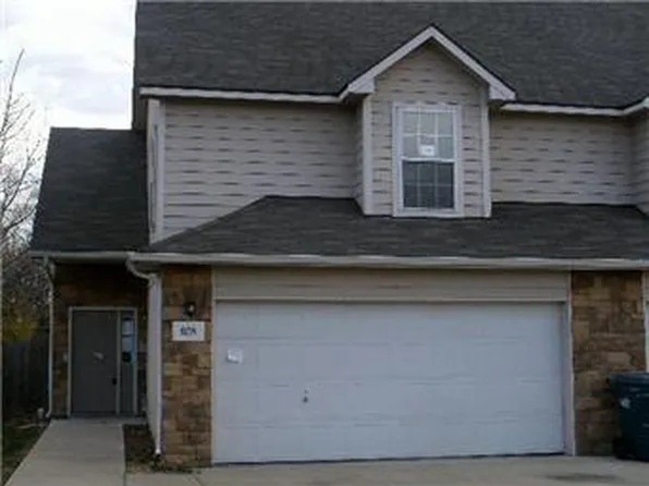 628 N Wrigley Ln, Lawrence, KS 66044