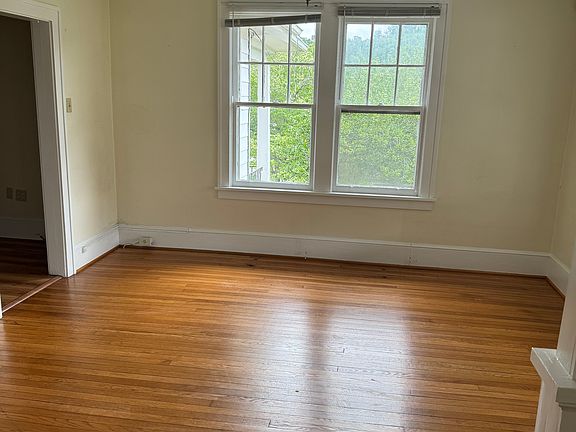 4th image of 400 Stone Ridge Blvd