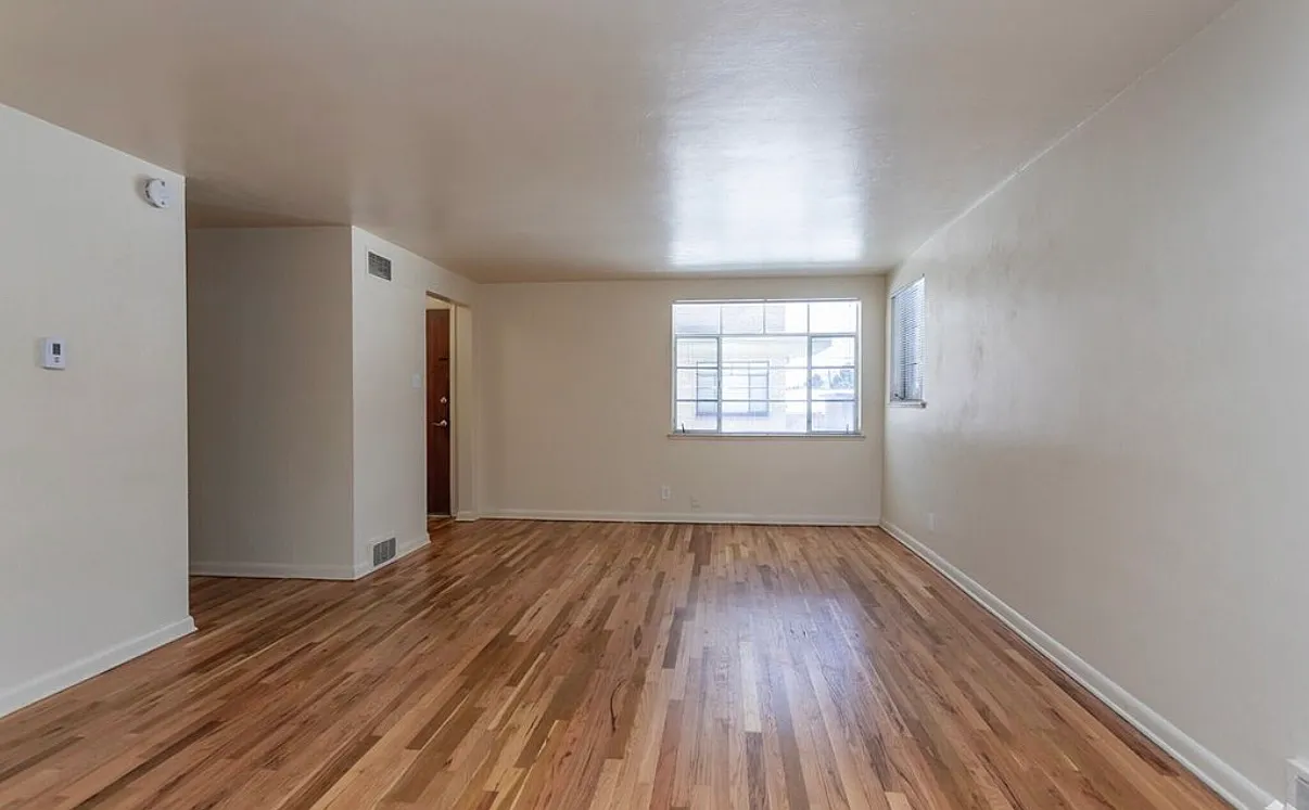2 bed, 952 sqft, $1,695 — Photo 2