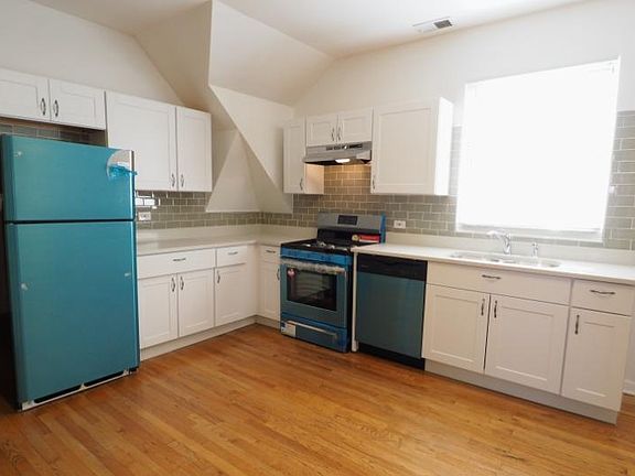 3rd image of 3919 N Ravenswood Ave #3