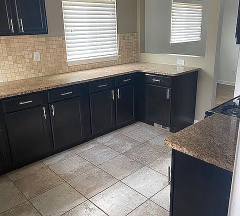 5th image of 23025 Playview St