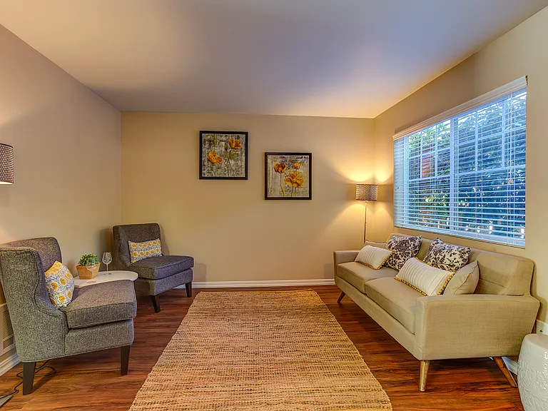 Commons at Hawthorn Village Apartments — Photo 16
