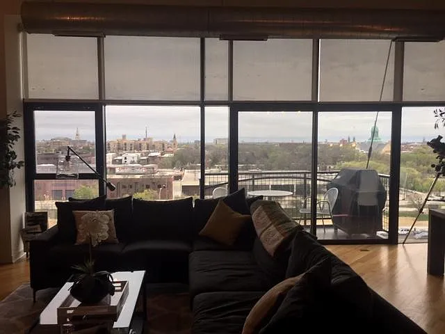 Building Photo - 1224 W Van Buren St #609