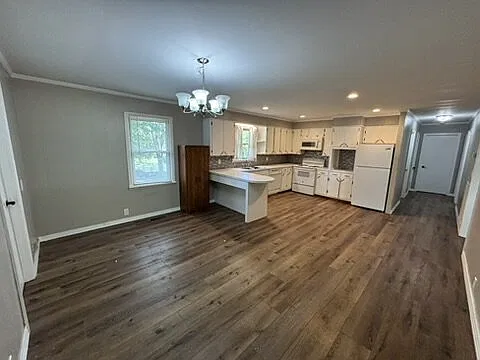 3 bed, 2.0 bath, 1305 sqft, $1,600 — Photo 2