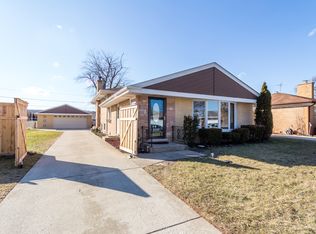 8246 N Neva Ave, Niles, IL 60714