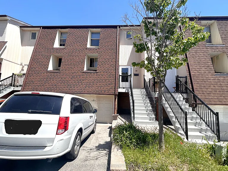 19 Yellow Birchway — Photo 1